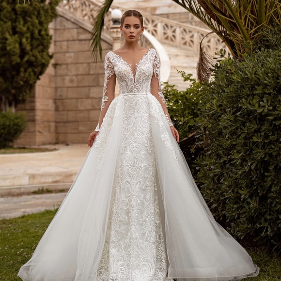 Wedding Dress 2 in 1 Elegant White Lace with Detachable Skirt Train - Picture 12 of 15